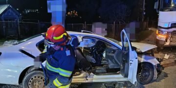 Impact devastator la Vatra Dornei, în toiul nopții: trei tineri răniți, unul în comă după coliziunea cu un autotren