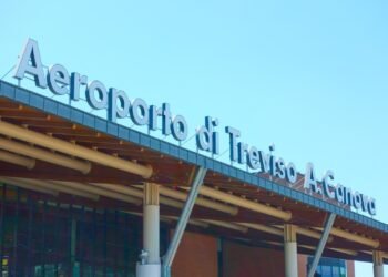 Restricții privind combustibilul pe 4 aeroporturi din Italia