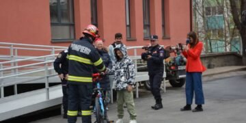 Povestea lui Andrei, băiatul de 13 ani ajutat de pompierii ieseni după un accident cu bicicleta