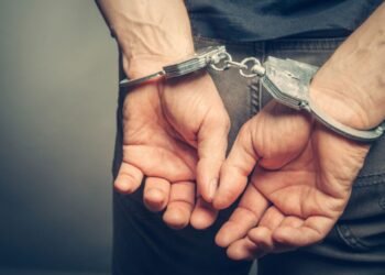 Șah mat pentru lege. Comisar sef retinut pentru luare de mita