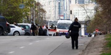 Atentat aseară la Kiev. Doi polițiști au fost suspendați după ce au fugit în loc să intervină