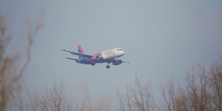 Avion plecat din Iași, întors de urgență din drum după o problemă tehnică