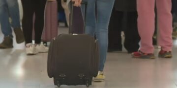 O companie aeriană introduce bilete mai ieftine în Europa. Pasagerii vor avea însă taxe suplimentare pentru bagaje