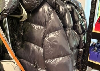 Bunuri contrafăcute, în valoare de 180.000 de lei, vândute în Arad prin intermediul rețelelor de socializare