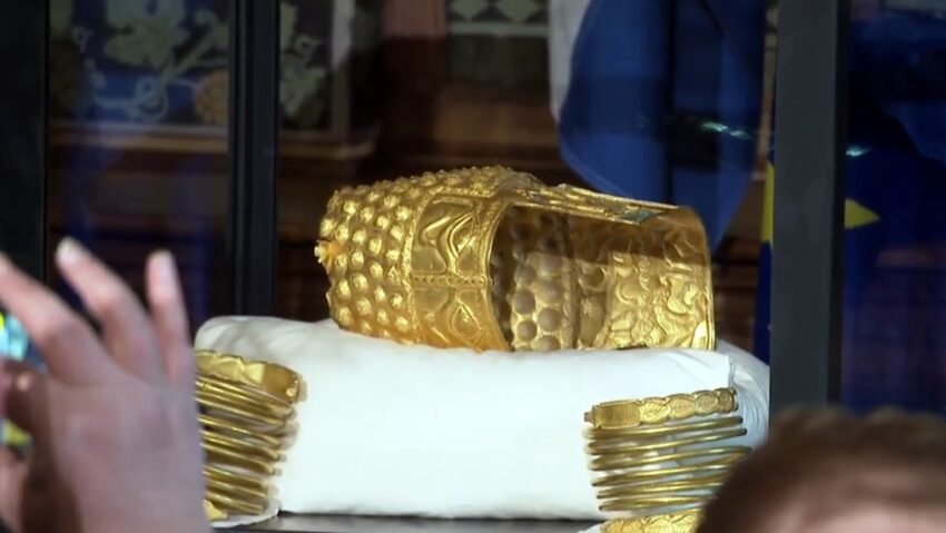 Coiful de la Coțofenești și brățările dacice au intrat în posesia autorităților române