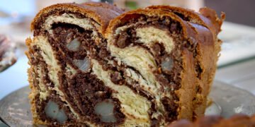 Cozonacul de Paște: Cum să obții cei mai pufoși cozonaci care se desfac fâșii-fâșii