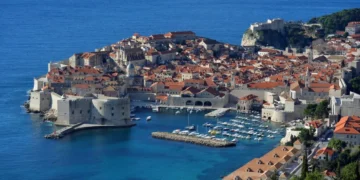 Wizz Air introduce zboruri directe din București către Dubrovnik: cât costă biletele și când încep cursele