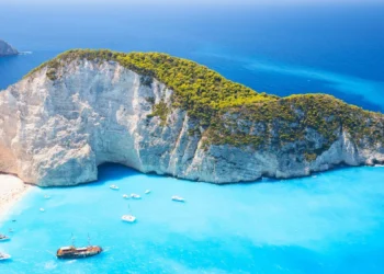 Grecia schimbă regulile pentru turiștii români: Acces limitat și restricții dure impuse din cauza turismului excesiv