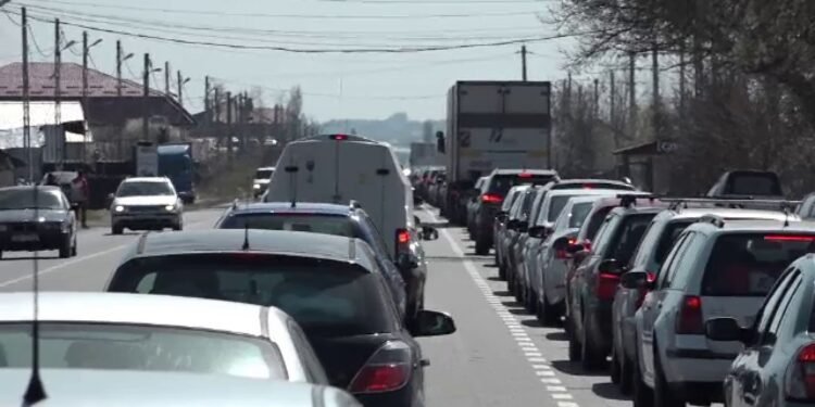 Aglomerație pe DN1. Polițiștii recomandă mai multe rute alternative