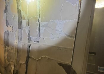 Galați | Explozie provocată de o butelie într-un bloc din Tg. Bujor. 3 persoane au ajuns la spital