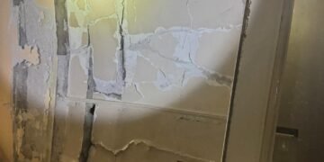 Galați | Explozie provocată de o butelie într-un bloc din Tg. Bujor. 3 persoane au ajuns la spital