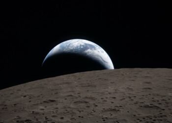 NASA a publicat primele fotografii cu fața ascunsă a Lunii, realizate de astronauții misiunii Artemis II