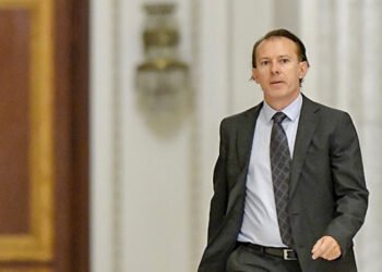 Dispărut din peisaj în timpul scandalului Pfizer, Florin Cîțu revine în spatiul public cu noi sfaturi despre economie