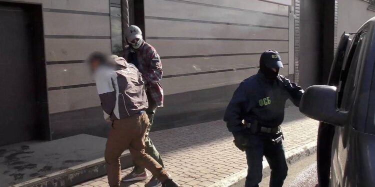Un ucrainean, un moldovean și un rus au fost reținuți la Moscova fiind acuzați că au complotat un atentat în apropierea unui centru de afaceri