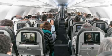 Care este cel mai murdar loc din avion? Te va surprinde raspunsul