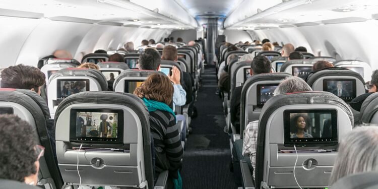 Care este cel mai murdar loc din avion? Te va surprinde raspunsul