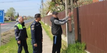 Un hoț care a pătruns într-o casă din judetul Buzău a făcut un duș, a luat pranzul și s-a îmbracat cu haine noi din garderobă. Val de glume dupa postarea Poliției