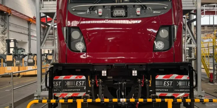 Prima locomotivă Traxx pentru ARF ajunge în România, iar Alstom confirmă viteza de 200 km/h