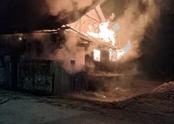 Suceava | O familie cu 3 copii salvată dintr-un incendiu de un șofer aflat în trecere