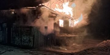 Suceava | O familie cu 3 copii salvată dintr-un incendiu de un șofer aflat în trecere