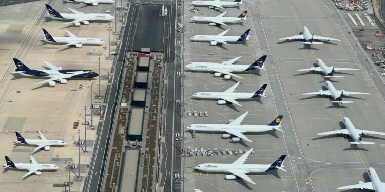 Lufthansa CityLine își încetează operațiunile. Vor fi afectate și zborurile din România