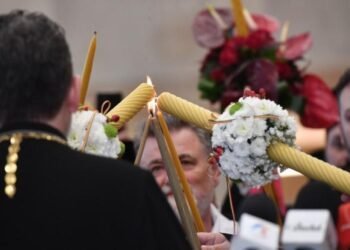 Patriarhia Română va organiza și în acest an aducerea Sfintei Lumini de la Ierusalim