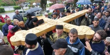 La Lupeni, în Valea Jiului, are loc procesiunea „Drumul Crucii”