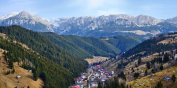 „Bate vântul” prin zonele turistice din Prahova și Brașov. Sute de vile și cabane au rămas libere de Paș