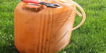 Iași | Adolescent prins de polițiștii de frontieră la furat de motorină