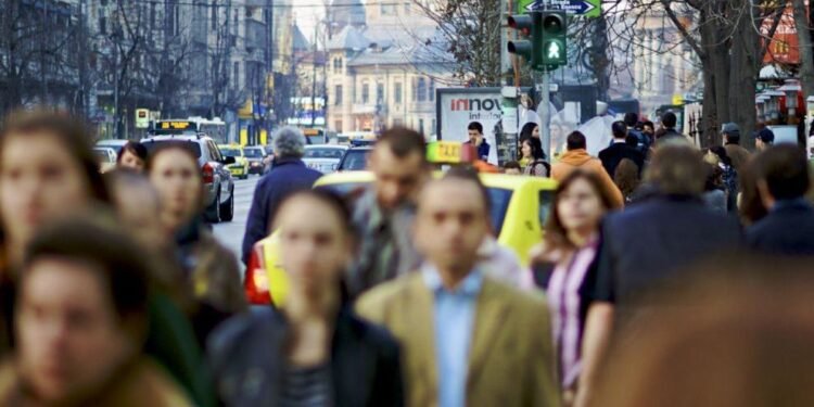 România continuă să piardă populație: în februarie 2026 au murit de două ori mai mulți oameni decât s-au născut