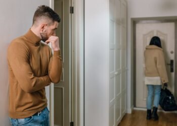 Noua lege a divorțului: îți poți păstra numele dobândit în căsătorie fără nicio aprobare