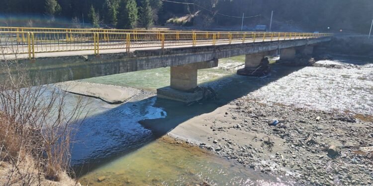 CJ Neamț vrea să reconstruiască podul de acces spre comuna Borca, afectat de inundațiile din 2025