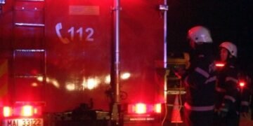 Două persoane găsite inconștiente într-un apartament din Pașcani, salvate după intervenția pompierilor și a echipajelor medicale