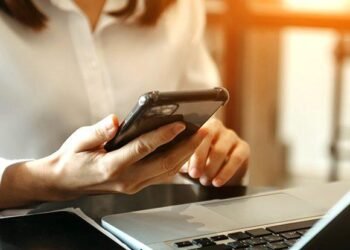 Româncă înșelată cu 12.000 de euro de un fals „prinț” online! Prințul din povești nu există