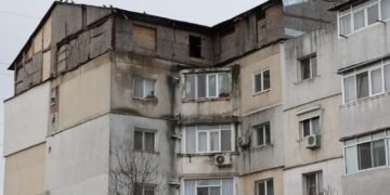 Sute de șarpante și mansarde din Iași, verificate: autoritățile cer intrarea în legalitate și siguranță