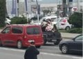 Un șofer inconștient a fost amendat după ce a transportat mai multi copii în bena autovehicului