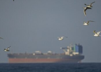 Alianță navală în pregătire: 30 de țări discută la Londra protejarea traficului maritim din Strâmtoarea Ormuz