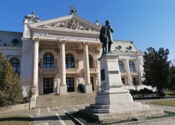 Incident la Teatrul Național din Iași: actor rănit după prăbușirea unui tavan fals. Spectacolul „D’ale Carnavalului” a fost suspendat