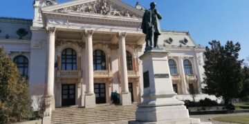 Incident la Teatrul Național din Iași: actor rănit după prăbușirea unui tavan fals. Spectacolul „D’ale Carnavalului” a fost suspendat