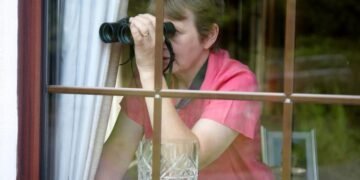 Scandal cu ușile închise într-un bloc ‘zguduit’ de pasiune din Iași. O vecină a răbufnit online din cauza ‘recitalului’ de la etajul 1