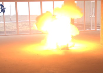 Cei doi ucraineni care au depus două colete autoincendiare în sediul Nova Post din Bucuresti au fost trimiși în judecată