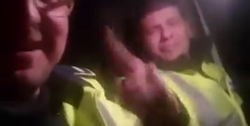 Polițiști brăileni cercetați disciplinar pentru o distracție pe manele în autospeciala de serviciu