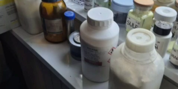 72 de kilograme de substanțe periculoase, descoperite la locuința unui tânăr din Galați