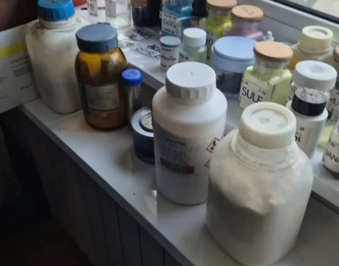 72 de kilograme de substanțe periculoase, descoperite la locuința unui tânăr din Galați
