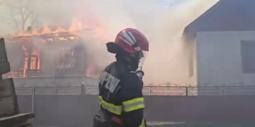 Vrancea | Pompieri din 6 județe intervin să stingă un incendiu care a afectat 18 case din satul Rucăreni