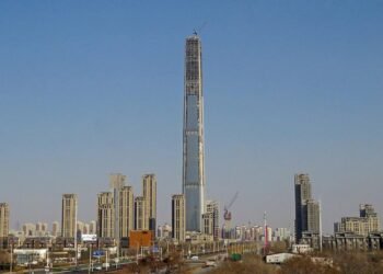 Cel mai înalt zgârie-nori neterminat din lume va fi finalizat după 17 ani de la începerea lucrărilor