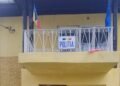 Atac cu cuțitul într-un post de Poliție din Iași. Un bărbat a încercat să înjunghie un polițist chiar în curtea instituției