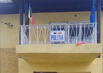 Atac cu cuțitul într-un post de Poliție din Iași. Un bărbat a încercat să înjunghie un polițist chiar în curtea instituției