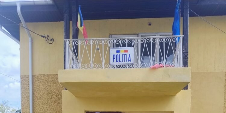 Atac cu cuțitul într-un post de Poliție din Iași. Un bărbat a încercat să înjunghie un polițist chiar în curtea instituției