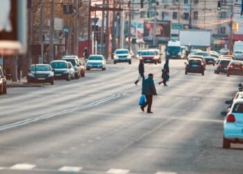 Traversările ‘pe fugă’ i-au ars la buzunar pe mai mulți pietoni din Iași